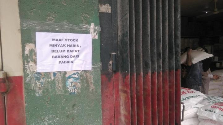 Diserbu Warga, Toko Minyak Goreng di Teluk Betung Utara Ngaku Kehabisan Setok
